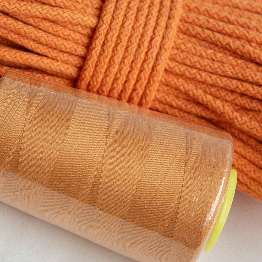 Thread LIGHT CARAMEL 4500 meters